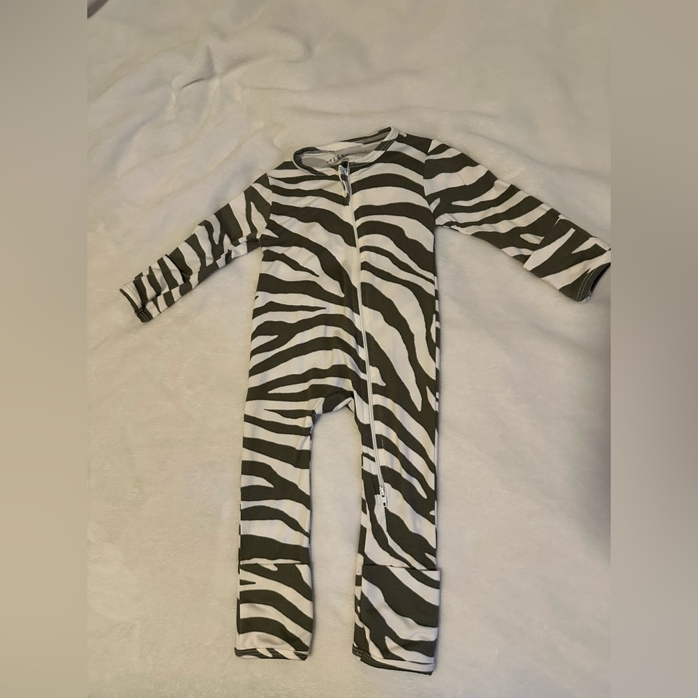 MASONgrey Mini onsie size 3-6m